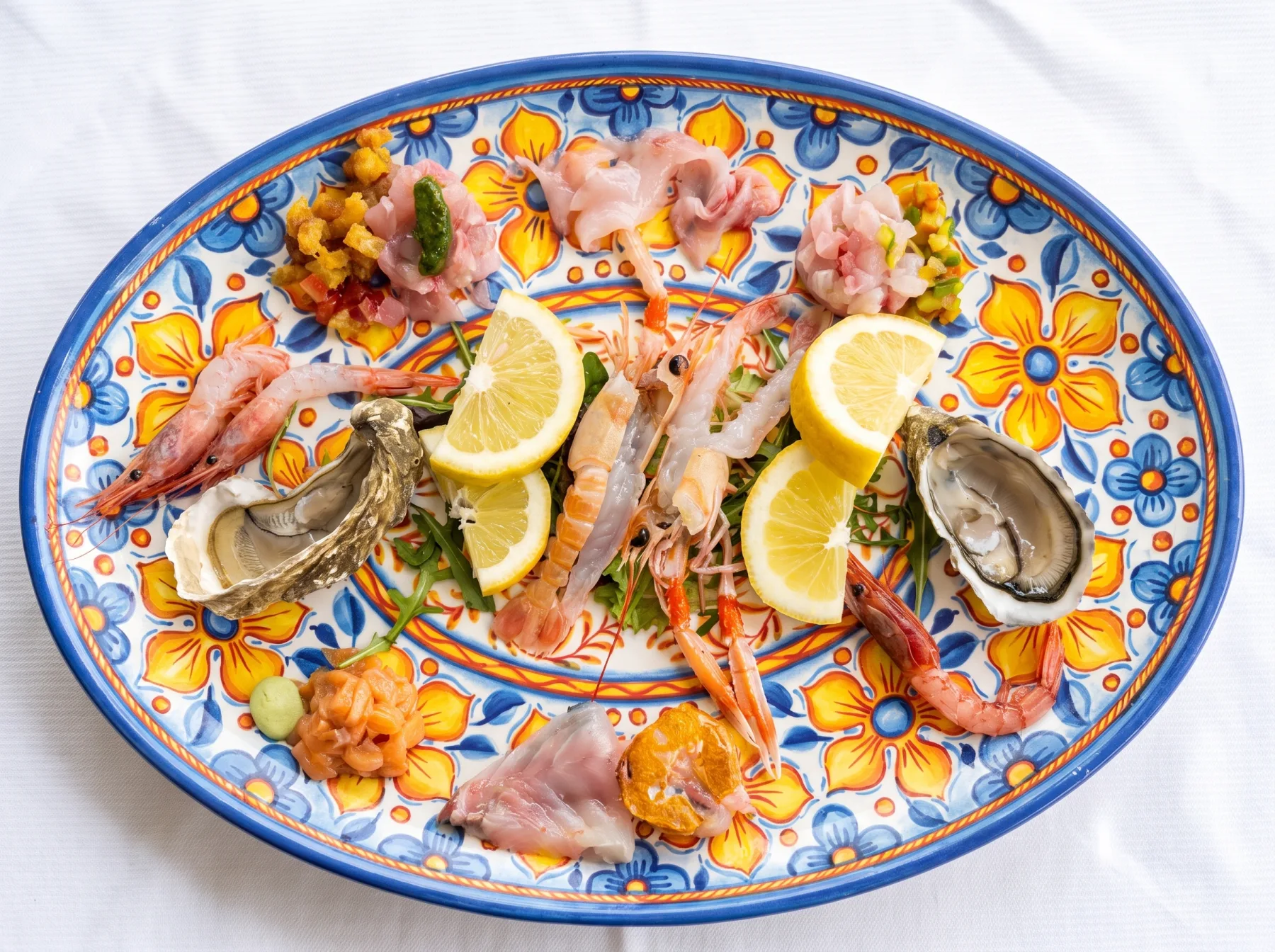 Gran crudo di Leo: gambero rosso, scampi, ostriche, carpacci e tartare
